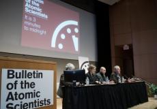 عقارب ساعة القيامة أعيدت إلى الوراء 3 دقائق عام 2015 لكنها لن تتغير هذا العام