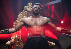 الفنان المصري محمد رمضان أثناء عرضه في الساحل الشمال