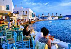 اليونان تشرع بفتح مطاراتها مجددًا لإنعاش قطاع السياحة