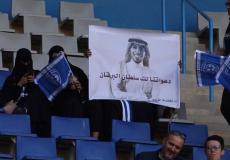 جماهير الهلال السعودي ترفع صورة الراحل سلطان البرقان