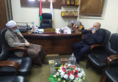 النائب الجمل يبحث قضايا مواطنين مع رئيس بلدية النصيرات