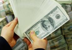 رغم الهبوط الطفيف إلا أن الدولار ظل في أعلى مستوياته في شهرين