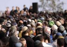 الشرطة الجماهيرية توزع وجبات غذائية وكابونات في كفر قرع 