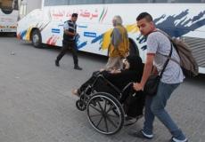 مسافرون عبر معبر رفح