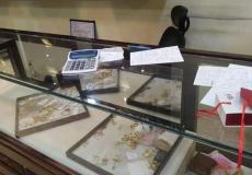 شاهد: سطو مسلح على محل مجوهرات غرب سلفيت وإصابة صاحبه