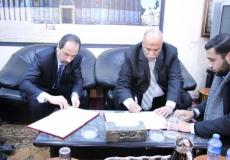 جانب من التوقيع