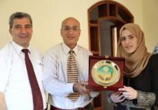 جــامـــعـــة الأزهر-غزة تــزور وتـهـنـئ أوائل الثانوية العامة في قطاع غزة