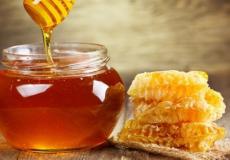  فوائد العسل الممزوج بالماء الدافئ 