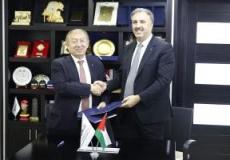 احمد عساف وخالد العسيلي لحظة توقيع الاتفاقية