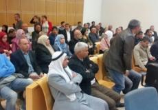 من المحكمة