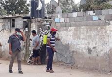 الديمقراطية تواصل حملة التعقيم لشوارع ومنافذ المغراقة لمنع تفشي كورونا