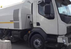 قطر تتبرع بشاحنتي تنظيف لبلدية غزة