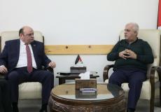 محافظ سلطة النقد يزور محافظة الخليل ويعقد لقاء في الغرفة التجارية