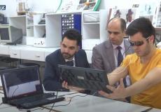 فلسطينيان من الخليل يطوران نظارة ذكية ناطقة