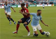  النجم الجزائري رياض محرز المتنقل حديثا إلى صفوف بطل البريميرليج مانشستر سيتي