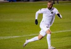 المهاجم الأرجنتيني غونزالو هيغواين