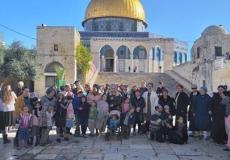 مئات المستوطنين يقتحمون المسجد الأقصى