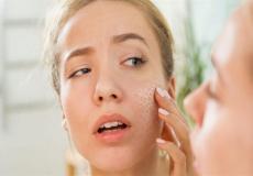 تحذير من شأن استخدام مرطب النهار ليلاً