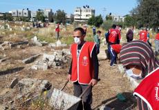 الديمقراطية تنظم يوم تطوعي لتنظيف مقبرة الشهداء في رفح