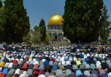 ربع مليون مصلٍ يؤدون الجمعة اليتيمة في رحاب الأقصى