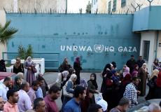موظفو الأونروا أمام المقر الرئيسي للأونروا في غزة - أرشيفية