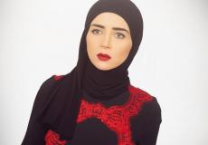 الفنانة المصرية مي عز الدين بالحجاب