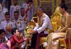 ملك تايلاند في قصره الملكي