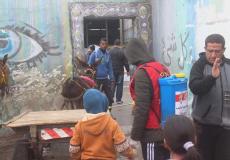 الجبهة الشعبية تطلق حملة لتعقيم الأماكن العامة بالنصيرات من كورونا