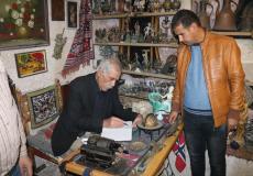 محافظ غزة في متحف "مروان شهوان" التاريخي