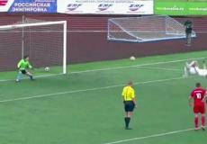 هدف خرافي بطرقة الحركة البهلوانية 