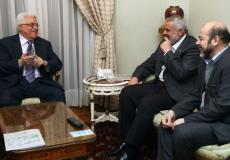 الرئيس محمود عباس خلال اجتماع مع رئيس المكتب السياسي لحركة حماس اسماعيل هنية والقيادي موسى أبو مرزوق- أرشيفية