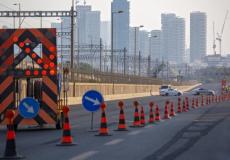 شوارع مغلقة وحواحز للشرطة لفرض الإغلاق في إسرائيل