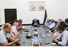 رافع رواجبة برفقة الوفد الفرنسي