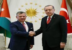 الرئيس التركي رجب طيب أردوغان مع العاهل الاردني الملك عبدالله الثاني .
