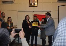 عيون دمشق و وكالة الأخبار السورية تتسلمان درع تكريمي للمطران حنا