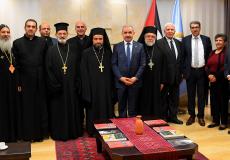 اشتية يستقبل وفدا كنسيا من طائفة الروم الأرثوذكس