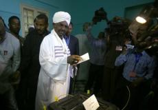 الرئيس عمر البشير في انتخابات السودان - أرشيفية -.jpg