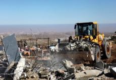 الاحتلال يهدم بركسا زراعيا في بيت امر بالخليل