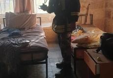 محاولات رجال الإطفاء اخمادا لحريق بمركز رعاية الفتيات في بيت جالا