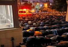 الآلاف يؤدون صلاة الفجر في المسجد الإبراهيمي بالخليل