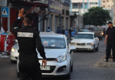 شرطي ينظم حركة السير في غزة