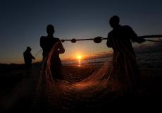 صياديون فلسطينيون على شاطئ بحر غزة -تعبيرية-