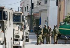 الاحتلال يطلق قنابل غاز في محيط المدارس بمدينة الخليل