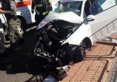 إصابتان إثر حادث بين مركبة وشاحنة في مركز البلاد