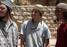 مستوطنون يقتحمون متنزّها شرق يطا 