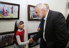 هنية وقيادات حماس يزورون عائلة الشهيد عبدالعزيز الرنتيسي