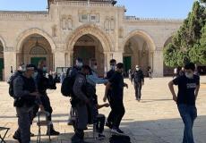 قوات الاحتلال خلال اقتحامها المسجد الأقصى