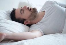 يعتبر النوم ضروريا في ساعات الليل