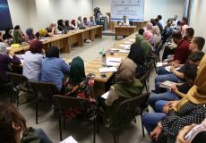 ورشة عمل حول الديمقراطية بين النظرية والتطبيق