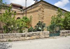 بلدية رام الله تنفذ مبنى تاريخي من الهدم في رام الله 